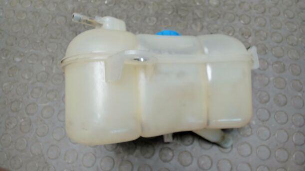 Foto: AUSGLEICHSBEHÄLTER eines Fiat Bravo 1.9 Multijet 8V DPF
