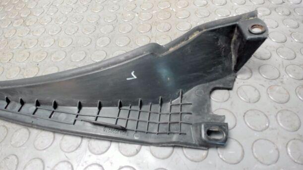 Foto: ABDECKUNG / ZIERLEISTE FRONTSCHEIBE LINKS eines Fiat Bravo 1.9 Multijet 8V DPF