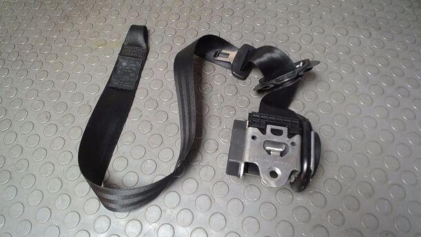 Foto: SICHERHEITSGURT VORN RECHTS ( 2/3 TÜRER ) eines VW Golf 1.6 FSI