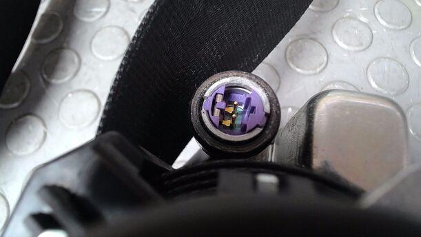 Foto: SICHERHEITSGURT VORN LINKS ( 2/3 TÜRER ) eines VW Golf 1.6 FSI
