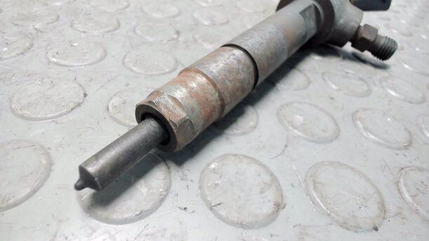 Foto: DIESELEINSPRITZDÜSE / VENTIL eines Fiat Bravo 1.9 Multijet 8V DPF