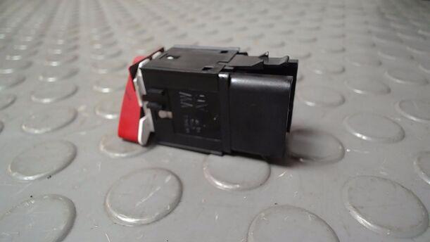 Foto: SCHALTER WARNBLINKANLAGE/ WARNBLINKSCHALTER eines VW Golf 1.6 FSI