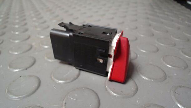 Foto: SCHALTER WARNBLINKANLAGE/ WARNBLINKSCHALTER eines VW Golf 1.6 FSI