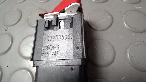 Foto: SCHALTER WARNBLINKANLAGE/ WARNBLINKSCHALTER eines VW Golf 1.6 FSI