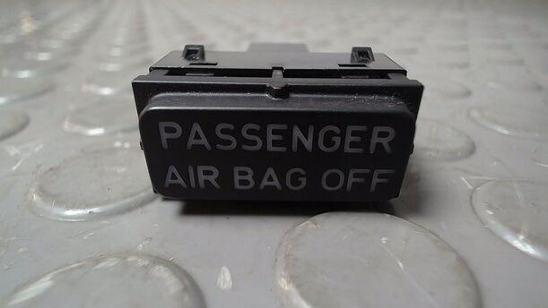Foto: SCHALTER AIRBAGABSCHALTUNG eines VW Golf 1.6 FSI
