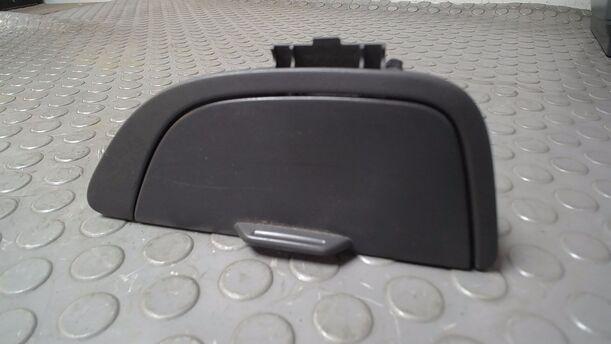 Foto: ASCHENBECHER HINTEN RECHTS eines VW Golf 1.6 FSI