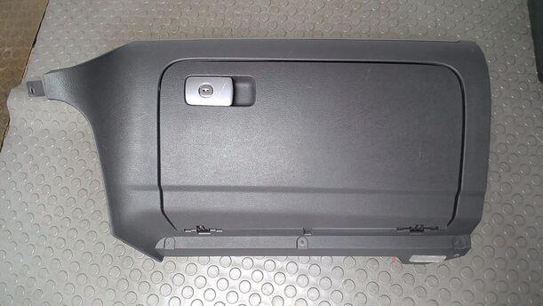 Foto: HANDSCHUHFACH eines VW Golf 1.6 FSI