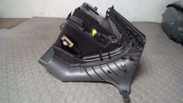 Foto: HANDSCHUHFACH eines VW Golf 1.6 FSI