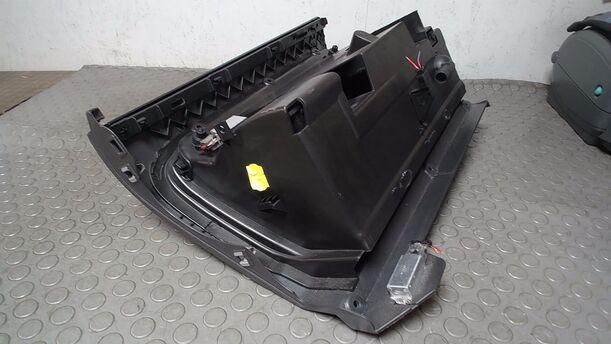 Foto: HANDSCHUHFACH eines VW Golf 1.6 FSI