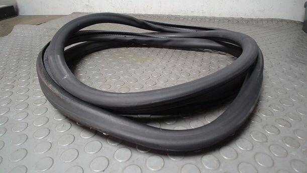 Foto: TÜRDICHTUNG/ TÜRGUMMI LINKS ( 2/3 TÜRER ) eines VW Golf 1.6 FSI