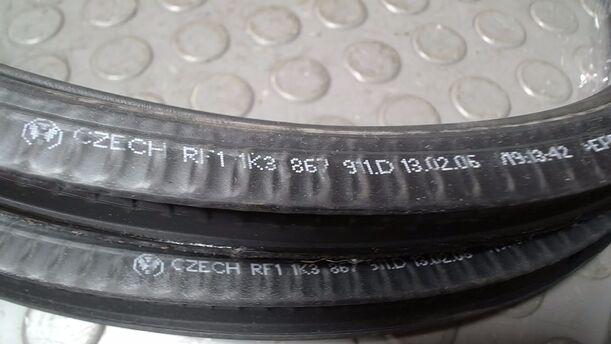 Foto: TÜRDICHTUNG/ TÜRGUMMI LINKS ( 2/3 TÜRER ) eines VW Golf 1.6 FSI