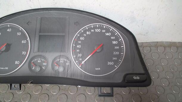 Foto: TACHOEINHEIT/ KOMBIINSTRUMENT eines VW Golf 1.6 FSI