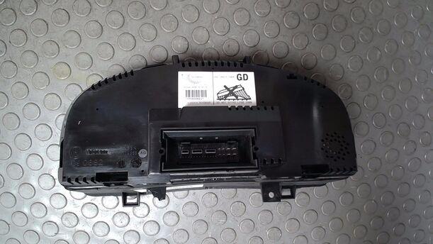 Foto: TACHOEINHEIT/ KOMBIINSTRUMENT eines VW Golf 1.6 FSI