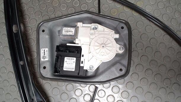 Foto: FENSTERHEBER ELEKTRISCH LINKS ( 2/3 TÜRER ) eines VW Golf 1.6 FSI