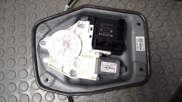 Foto: FENSTERHEBER ELKTISCH RECHTS ( 2/3 TÜRER ) eines VW Golf 1.6 FSI