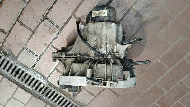 Foto: SCHALRGETRIEBE 5-GANG eines Renault Clio 1.4 16V
