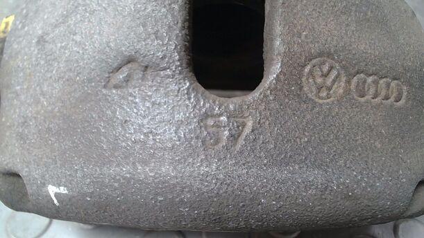 Foto: BREMSSATTEL VORN LINKS ( ATE 57 ) eines VW Passat Variant 1.9 TDI