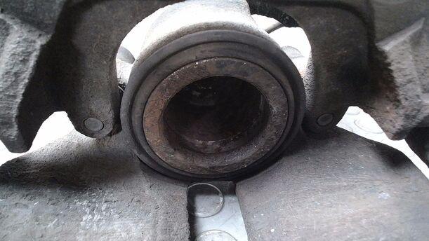 Foto: BREMSSATTEL VORN LINKS ( ATE 57 ) eines VW Passat Variant 1.9 TDI