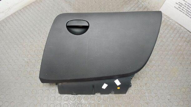 Foto: HANDSCHUHFACH eines Seat Altea 1.6