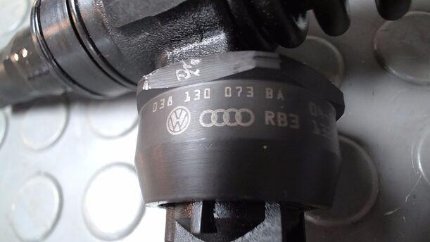 Foto: PUMPE DÜSE EINHEIT eines VW Passat Variant 1.9 TDI