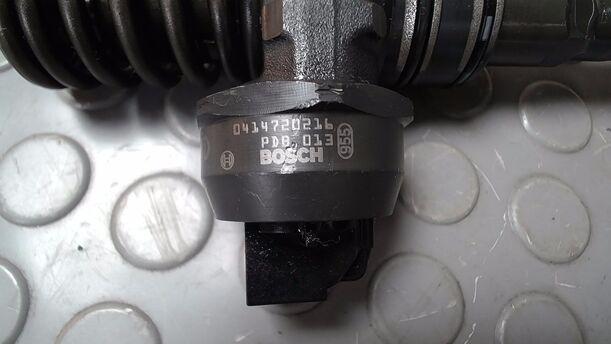 Foto: PUMPE DÜSE EINHEIT eines VW Passat Variant 1.9 TDI