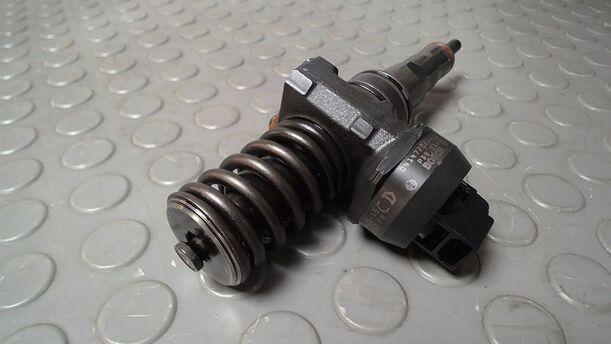 Foto: PUMPE DÜSE EINHEIT eines VW Passat Variant 1.9 TDI