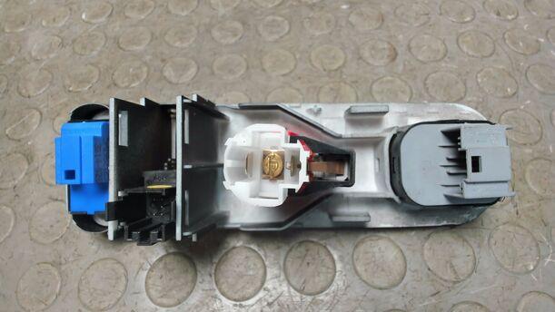 Foto: SCHALTEREINHEIT / AUSSENSPIEGELVERSTELLUNG / ZV eines Seat Altea 1.6
