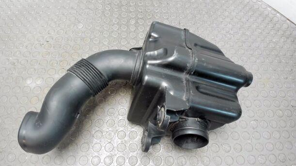 Foto: ANSAUGLUFTFÜHRUNG / RESONATOR eines Seat Altea 1.6