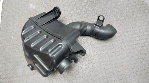 Foto: ANSAUGLUFTFÜHRUNG / RESONATOR eines Seat Altea 1.6