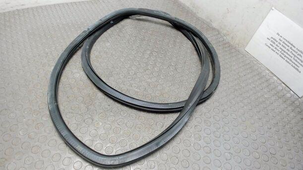 Foto: TÜRDICHTUNG VORNE LINKS eines Seat Altea 1.6 LS