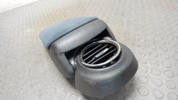 Foto: MITTELARMLEHNE eines Fiat Bravo 1.9 Multijet 8V DPF LS