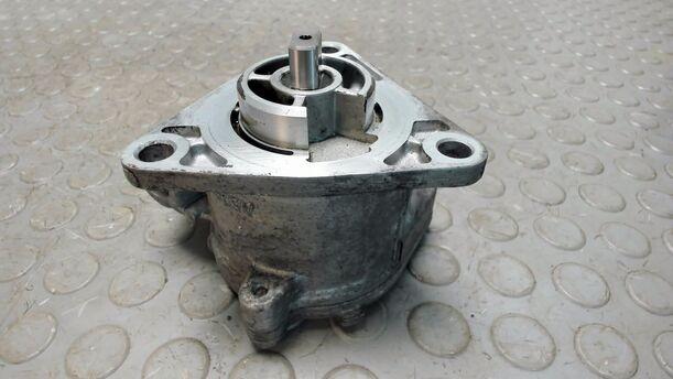 Foto: VAKUUMPUMPE / UNTERDRUCKPUMPE eines Fiat Bravo 1.9 Multijet 8V DPF LS