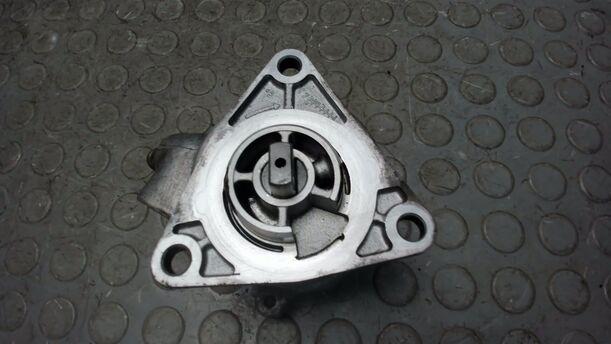 Foto: VAKUUMPUMPE / UNTERDRUCKPUMPE eines Fiat Bravo 1.9 Multijet 8V DPF LS