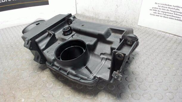 Foto: LUFTFILTERKASTEN eines Renault Clio 1.4 16V LS