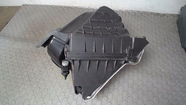 Foto: LUFTFILTERKASTEN AVF eines VW Passat Variant 1.9 TDI GL