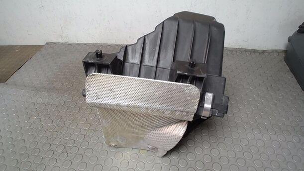 Foto: LUFTFILTERKASTEN AVF eines VW Passat Variant 1.9 TDI GL