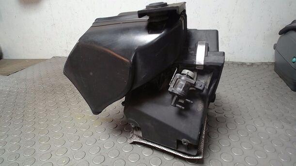 Foto: LUFTFILTERKASTEN AVF eines VW Passat Variant 1.9 TDI GL