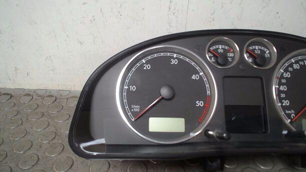 Foto: TACHOEINHEIT/ KOMBIINSTRUMENT eines VW Passat Variant 1.9 TDI GL