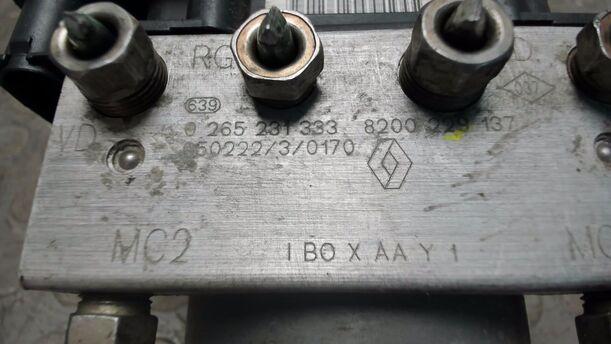 Foto: HAUPTBREMSAGGREGAT ABS eines Renault Clio 1.4 16V GL