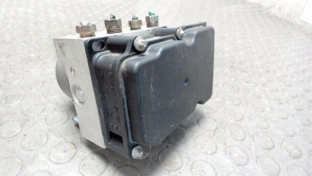 Foto: HAUPTBREMSAGGREGAT ABS eines Renault Clio 1.4 16V GL
