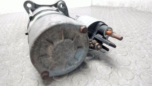 Foto: ANLASSER / STARTER eines Renault Clio 1.4 16V GL