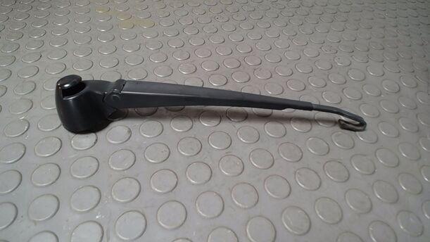 Foto: SCHEIBENWISCHERARM HINTEN ( VARIANT ) eines VW Passat Variant 1.9 TDI GL