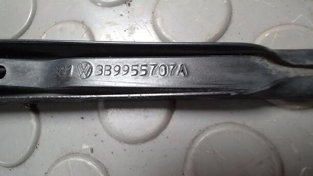 Foto: SCHEIBENWISCHERARM HINTEN ( VARIANT ) eines VW Passat Variant 1.9 TDI GL
