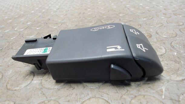 Foto: RADIOBEDIENSCHALTER eines Renault Clio 1.4 16V GL