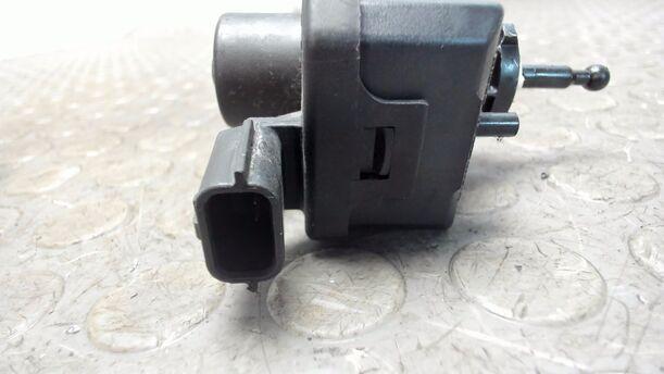 Foto: STELLMOTOR LEUCHTWEITENVERSTELLUNG eines Renault Clio 1.4 16V GL