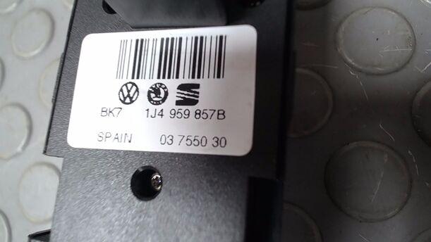 Foto: FENSTERHEBERSCHALTER eines VW Passat Variant 1.9 TDI GL