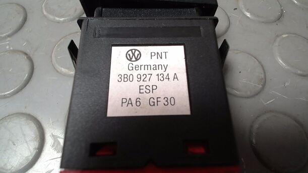 Foto: SCHALTER ESP eines VW Passat Variant 1.9 TDI GL
