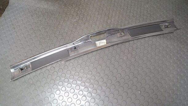 Foto: ABDECKUNG LADEKANTE eines VW Passat Variant 1.9 TDI GL