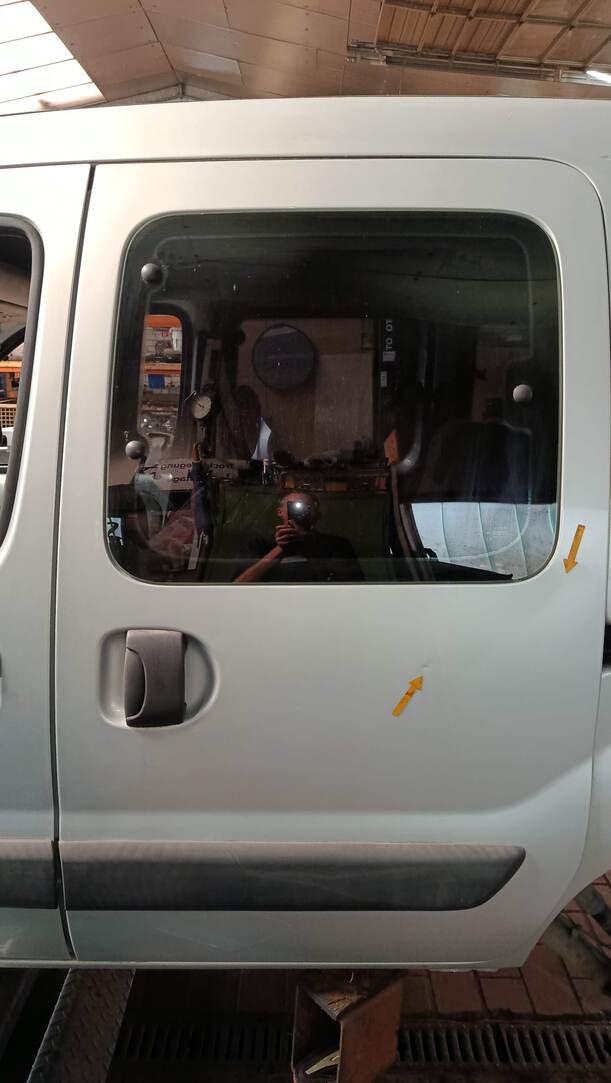 Foto: SCHIEBETÜR LINKS eines Renault Kangoo 1.2 16V GL