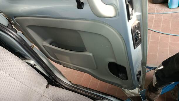 Foto: SCHIEBETÜR LINKS eines Renault Kangoo 1.2 16V GL